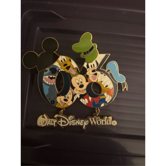 2006 Walt Disney World 06 Collection Dangle /Jumbo Pin Stitch Mickey Donald - Picture 1 of 2